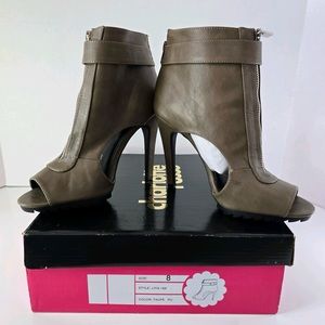 Navy green heels in original box. By Charlotte Russe.